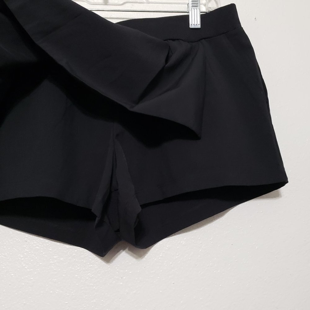 Fabletics Short - Picture 2 of 7